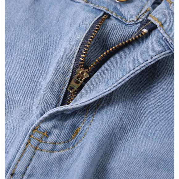 NWT High-Waisted Jeans 🏷 - Picture 5 of 8